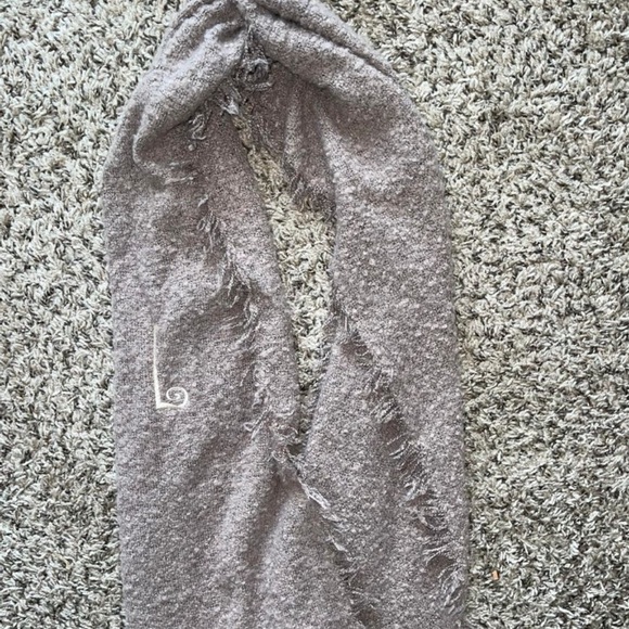 Scarf - Picture 1 of 2